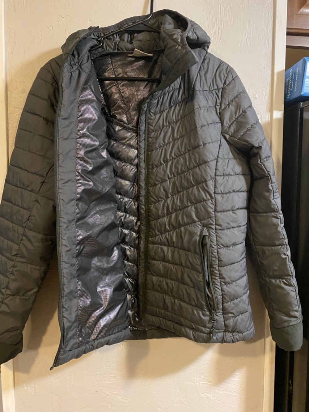 Columbia Women's Quilted Hooded Puffer Jacket - *needs zipper piece*